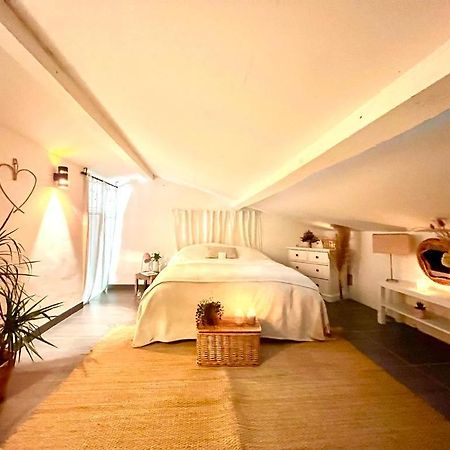 Appartement Loft Atypique Au Milieu Des Champs à Tourrettes Extérieur photo