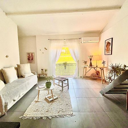 Appartement Loft Atypique Au Milieu Des Champs à Tourrettes Extérieur photo