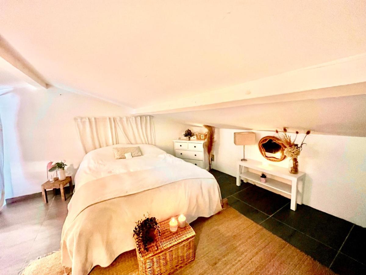 Appartement Loft Atypique Au Milieu Des Champs à Tourrettes Extérieur photo