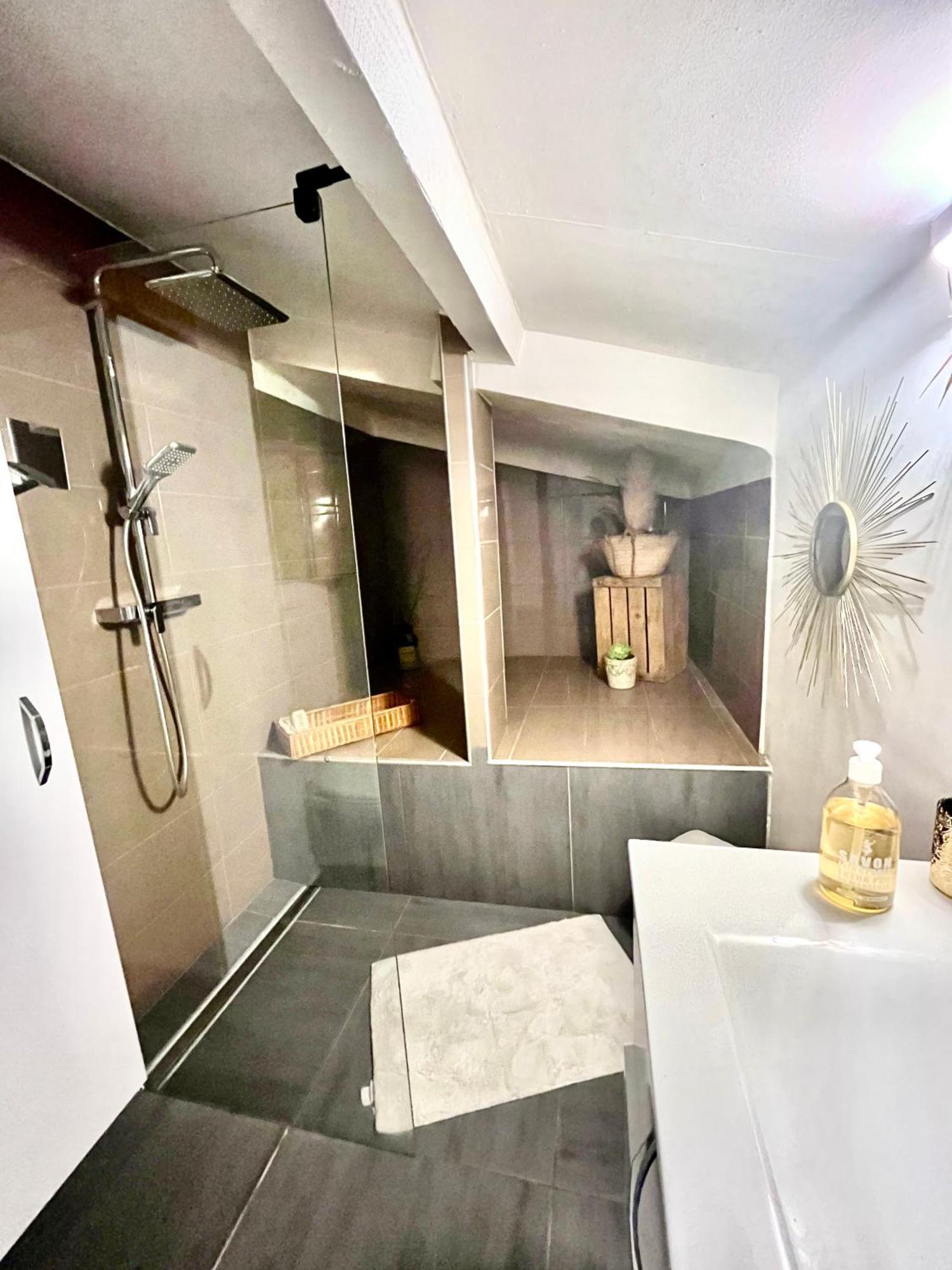 Appartement Loft Atypique Au Milieu Des Champs à Tourrettes Extérieur photo