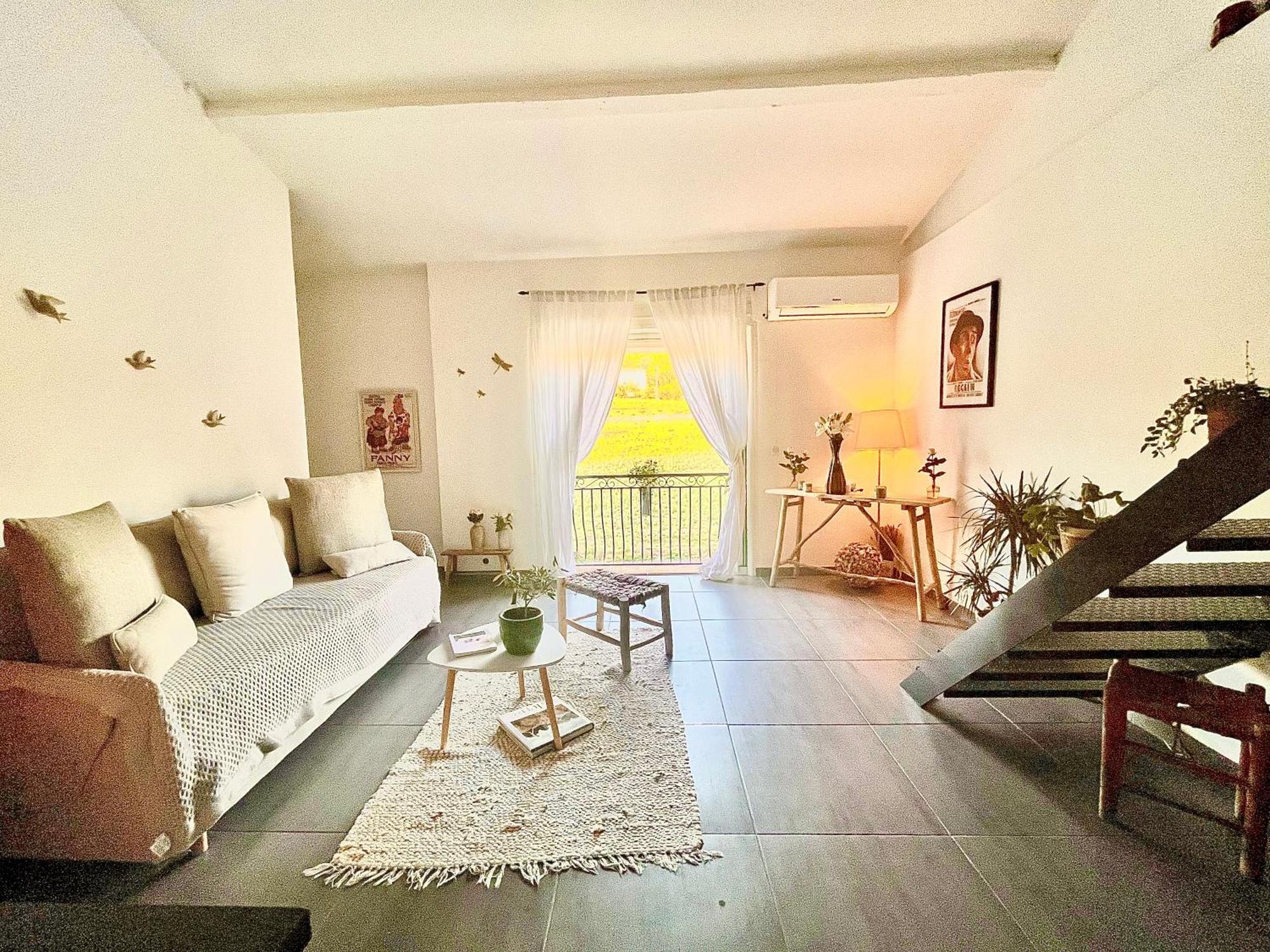 Appartement Loft Atypique Au Milieu Des Champs à Tourrettes Extérieur photo