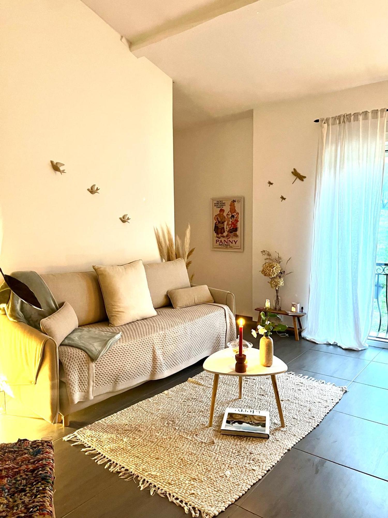 Appartement Loft Atypique Au Milieu Des Champs à Tourrettes Extérieur photo